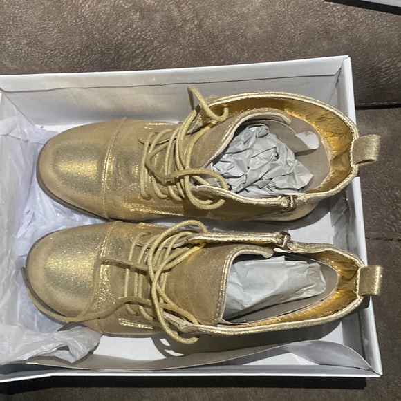 Back to school shoes - Picture 1 of 6